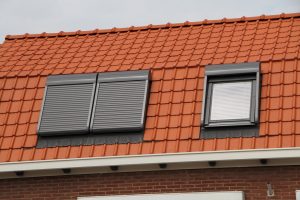 VELUX tetőablak beépítés elektromos árnyékolóval